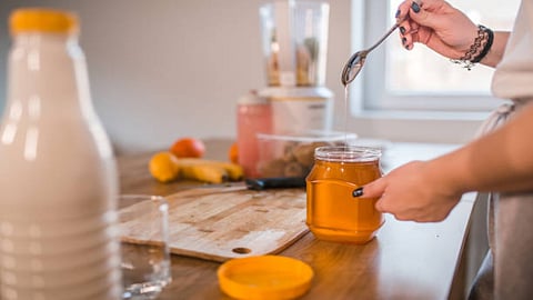 Honey contains vital bioactive plant compounds and antioxidants like flavonoids and phenolic acids.