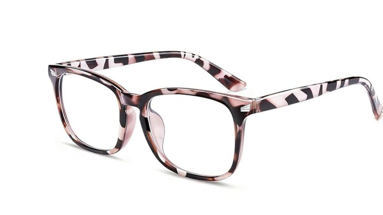 If you are confused about which pair to go for and which glasses will suit your needs, check out these trendy and functional reading glasses.