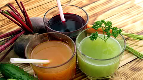 Ideally, detox diets contain low-calorie diets including single fruits, vegetables, or beverages like tea, vinegar, lemon juice, salt water, or drinks mixed with micronutrients.