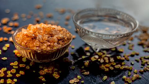 The presence of potassium in gond katira can help you maintain the electrolyte balance. 