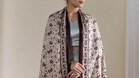 A women modeling with a ajrakh dupatta.