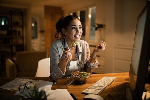 Night time eating habits are linked to higher BMI, while consistent breakfast consumption improves metabolic health.