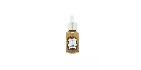 Whether you are looking for gentle cleansers, nourishing serums, or organic lip care, the Earth Edit section of Zalora Hong Kong features natural and organic beauty products.