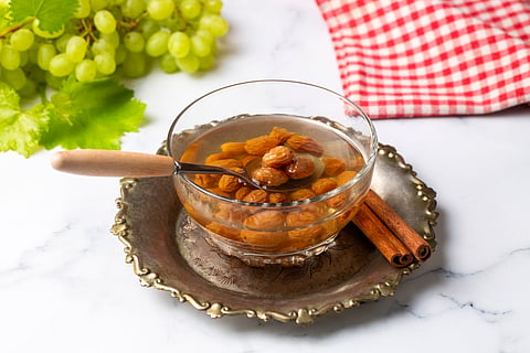 From hydration to fiber, soaked raisin water may gently support digestion when consumed regularly.