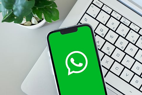  WhatsApp may bring Liquid Glass UI to chats on iOS soon.