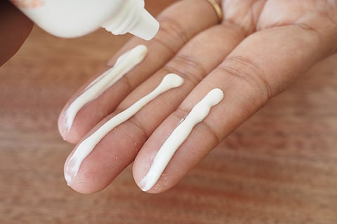 2-finger rule is the most practical guide for applying the right amount of sunscreen to your face and neck.