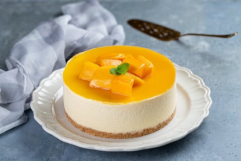 Bake mango cake at home
