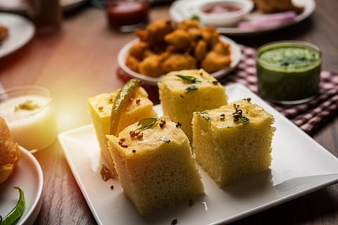 Idli vs dhokla: Which is more nutritious for summer breakfasts 