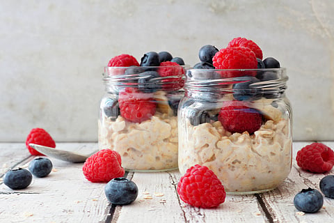 From mocha oats to mango yogurt, these easy overnight oats recipes make breakfast effortless.