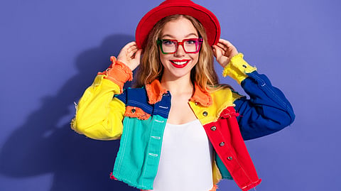 A women in high contrasting colours.