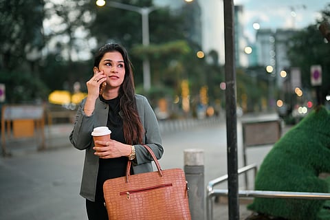 A women carrying a chic laptop bag while commuting to work.
