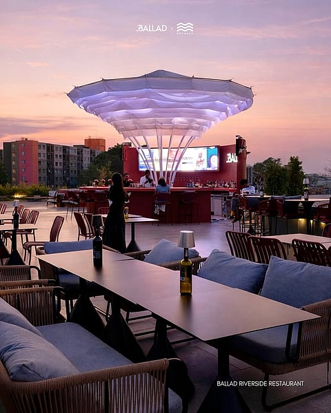 A Ballad of Tables and Tides by the Chao Phraya