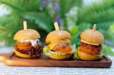 It is always burger-o’clock at Snoop’s joint!