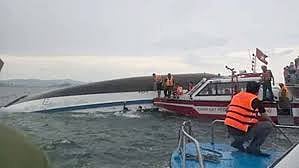 വിയറ്റ്നാമിൽ വിനോദ സഞ്ചാര ബോട്ട് മറിഞ്ഞു; 34 മരണം