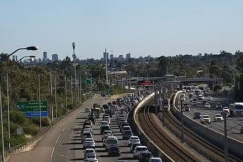 Breakdown Causes Peak-Hour Traffic Chaos on Kwinana Freeway in Perth