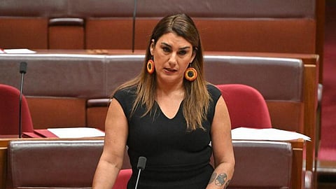 സെനറ്ററെ ശല്യപ്പെടുത്തി ഇമെയിലുകളും ഫോൺ കോളുകളും