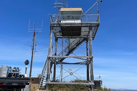 പുതിയ എർലി ഡിറ്റക്ഷൻ ക്യാമറകൾ സ്ഥാപിച്ച വാച്ച് ടവർ