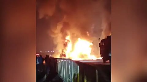 കർണാടകയിൽ ലോറിയും സ്വകാര്യ ബസും കൂട്ടിയിടിച്ച് അപകടം