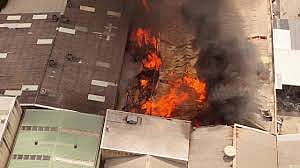 ക്ലെയർമോണ്ട് അവന്യൂവിൽ ‌ടിബർ  ഫ്ലോറിങ്ങ്  ഫാക്ടറിയിൽ തീപിടുത്തം 