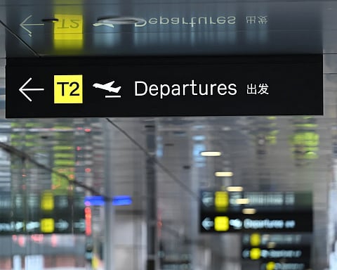 കുട്ടികൾക്ക് നാസി സല്യൂട്ട് നൽകി; വിമാനത്താവള ജീവനക്കാരൻ കോടതിയിൽ