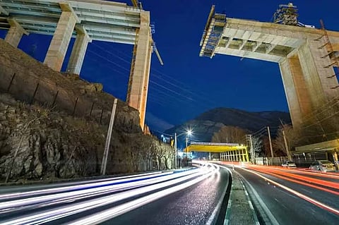 യുഎസ് - ഇറാൻ പോര് മുറുകുന്നു: പശ്ചിമേഷ്യയിലെ ഏറ്റവും വലിയ പാലം തകർത്തു
