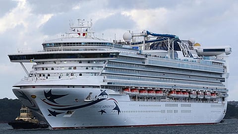 ക്രൂയിസ് കപ്പലിൽ നിന്ന് ഒരു യാത്രക്കാരൻ കടലിൽ വീണു 