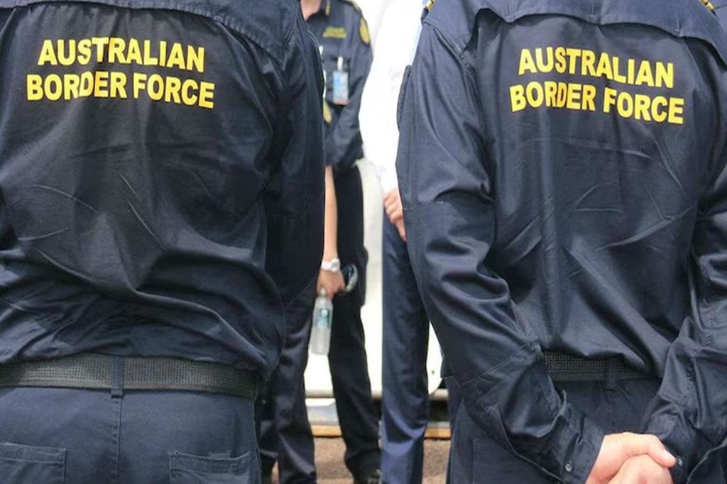 ആഭ്യന്തര വകുപ്പിൽ കൂട്ടപ്പിരിച്ചുവിടൽ; നൂറുകണക്കിന് ഉദ്യോഗസ്ഥർക്ക് ജോലി നഷ്ടമാകും

