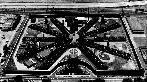 Holmes burg Prison, in the northeast section of Philadelphia, Pennsylvania, is shown in this aerial view from 1970. (Image: VOA)