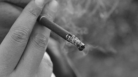 New research shows that cardiovascular risk for light ex-smokers drops quickly after quitting, while heavy smokers need decades to match never-smokers’ risk. (Wikimedia Commons)