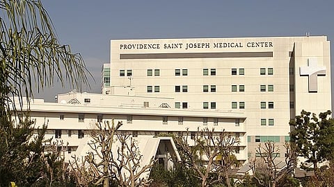 Shocking Healthcare Fraud: Woman Poses as Nurse, Arrested in California. (Image: Wikimedia Commons)
