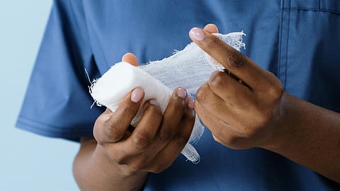 Hospital fined ₹5 Lakh for negligence after surgical gauze left inside. (Representative image: Pexels)