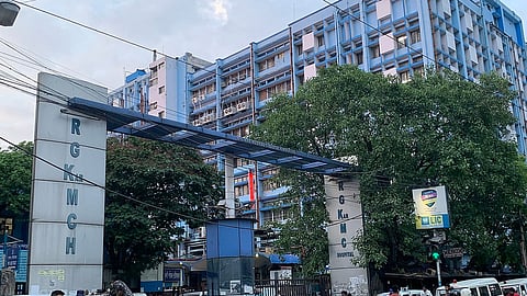 With the help of neighbors, she rushed her to the hospital, but doctors declared her dead-on arrival. (Wikimedia Commons)