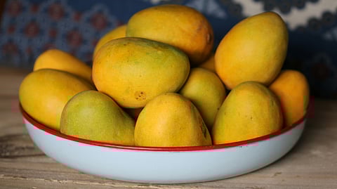 mangoes in a plate