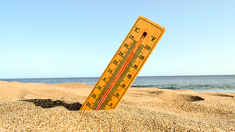 An illustration shows that the thermometer is inside the sand and showing high temperature.