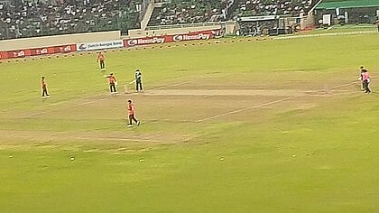 Image of a cricket ground having players in it.