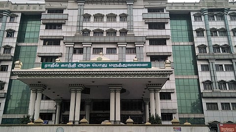 An image of Rajiv Gandhi Government General Hospital in Chennai with a name board in Tamil. 