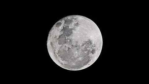 Image of a full moon on a night.
