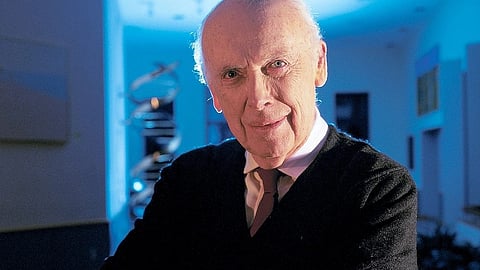 Image of James Dewey Watson wearing a black suit.