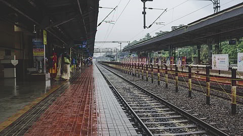 Image of a scene of railway station.
