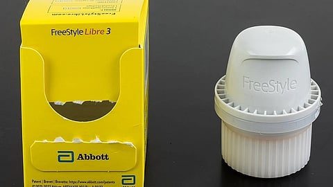Image of Abbott's FreeStyle Libre 3 Glucose Sensor placed besides its box.