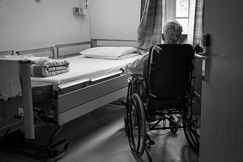 https://unsplash.com/photos/a-person-in-a-wheelchair-in-a-room-fUBZHfDAVmc