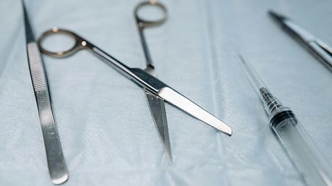 An image of a medical scissor.