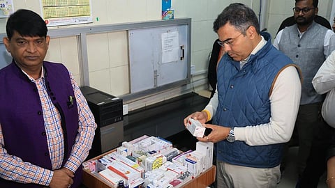 An image of Delhi Minister Parvesh Verma, along with other NDMC officials, inspects the medicines.