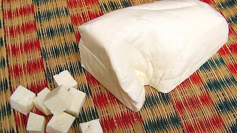 Paneer pieces on a mat.