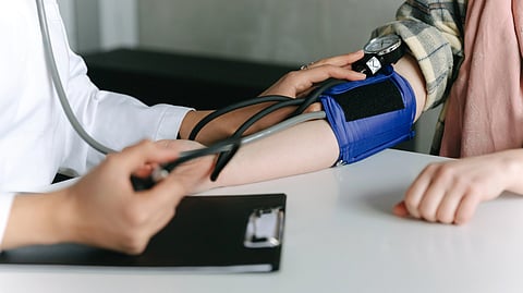 Manual blood pressure monitoring machine