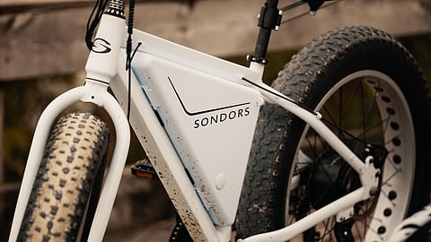 closeup photo of a white bicycle