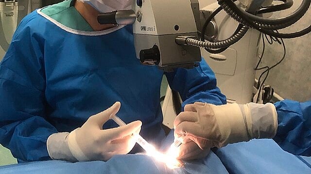 Pune Surgeon Develops New Techniques to Correct Myopia