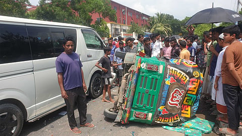 সিরাজগঞ্জে মাইক্রোবাস-অটোরিকশা সংঘর্ষে নিহত ৫