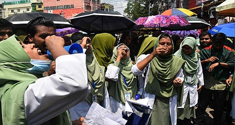 ‘প্রতীকী বিষপান’ কর্মসূচিতে অসুস্থ হয়ে ১১ শিক্ষার্থী হাসপাতালে