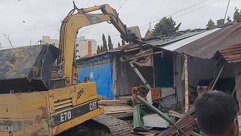 জয়পুরহাটে রেলের জায়গার অবৈধ স্থাপনা উচ্ছেদ